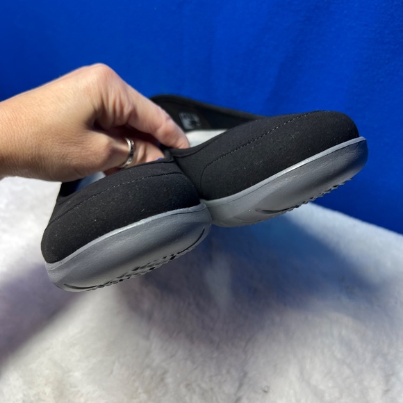 NIB/NWT🤩 |•CLARKS•| CLOUDSTEPPERS Comfort Slip On Black Shoes Size 9 1/2 - Picture 7 of 15